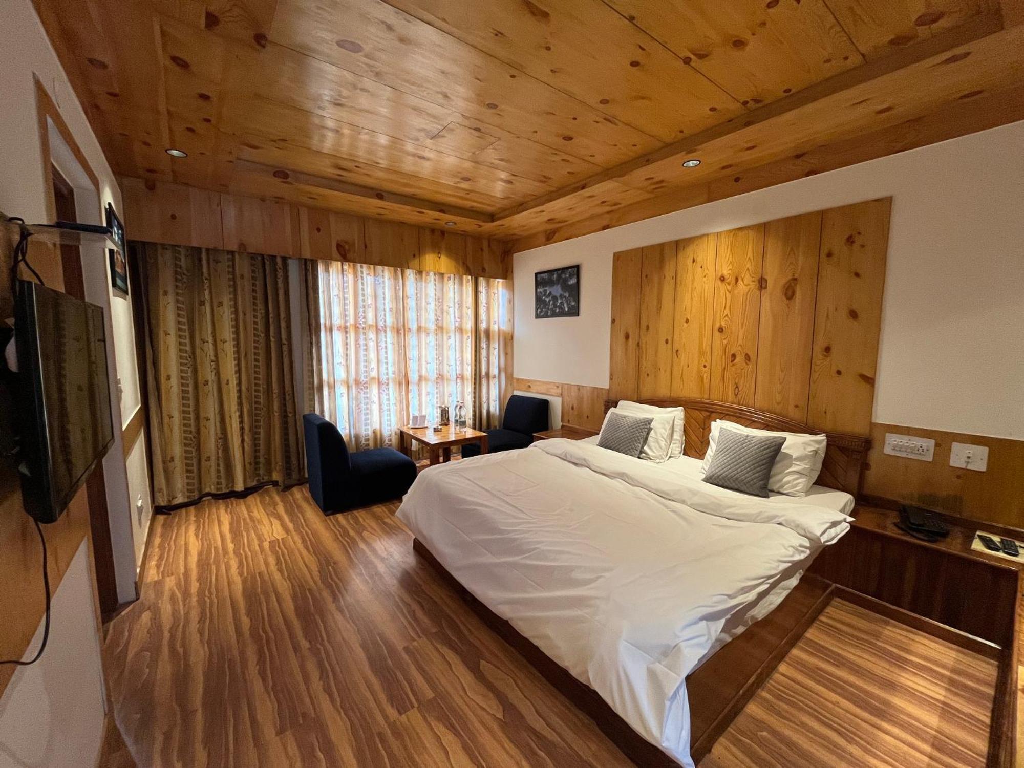 Hotel The Conifer Manāli Exterior foto