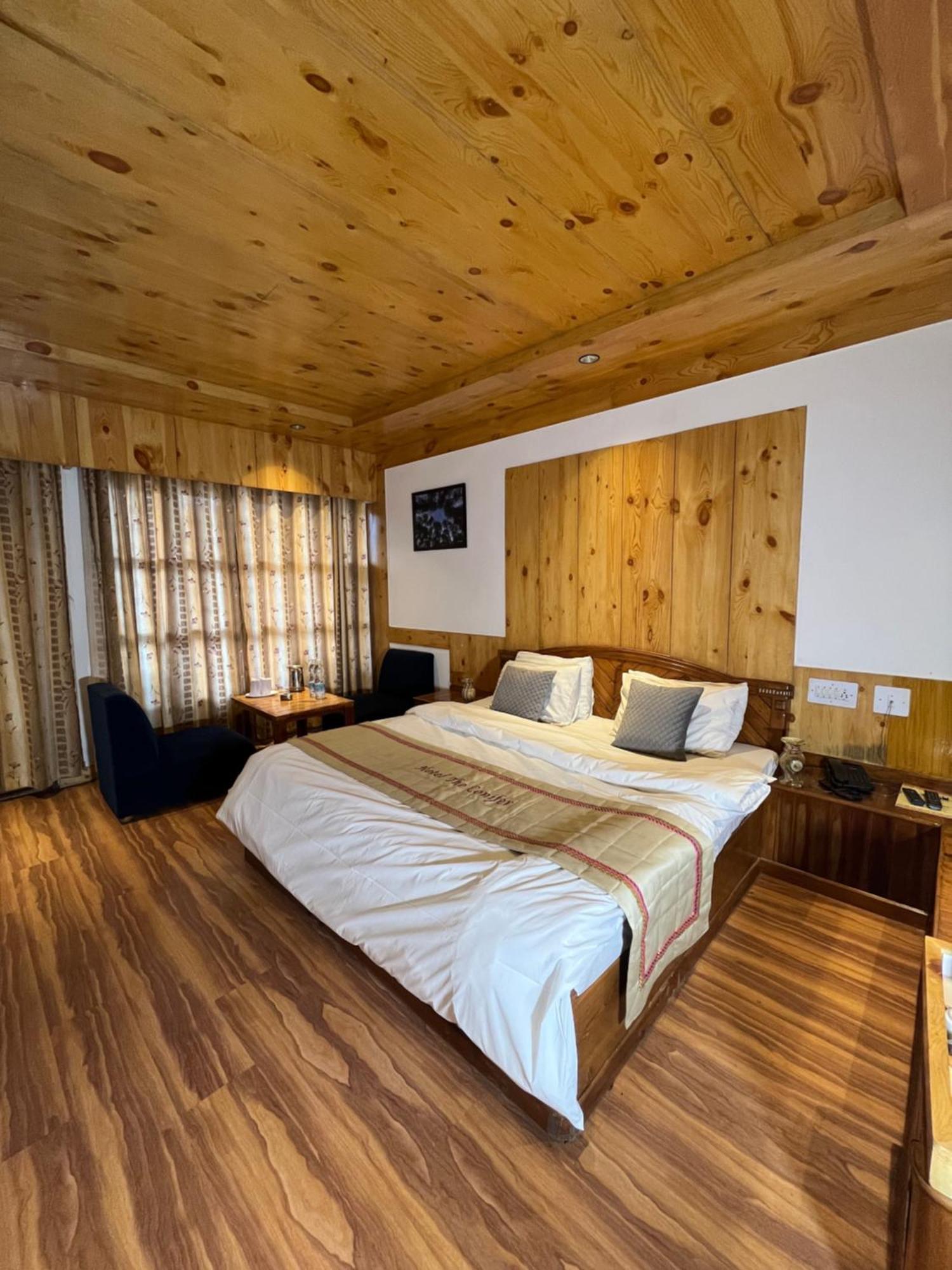 Hotel The Conifer Manāli Exterior foto
